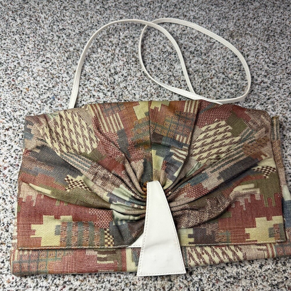 Lisette Vintage Southwestern Geometric Tapestry Clutch Purse Bow White